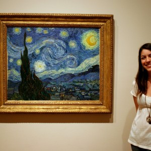 essica Siemens infront of Starry Night by Vincent Van Gogh